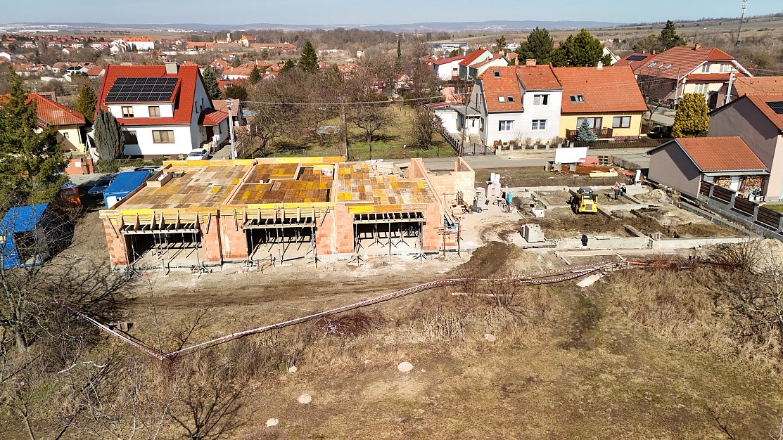 Únor 2026