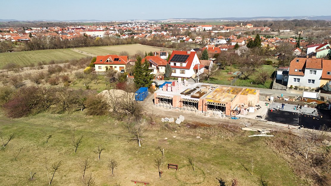 Březen 2026